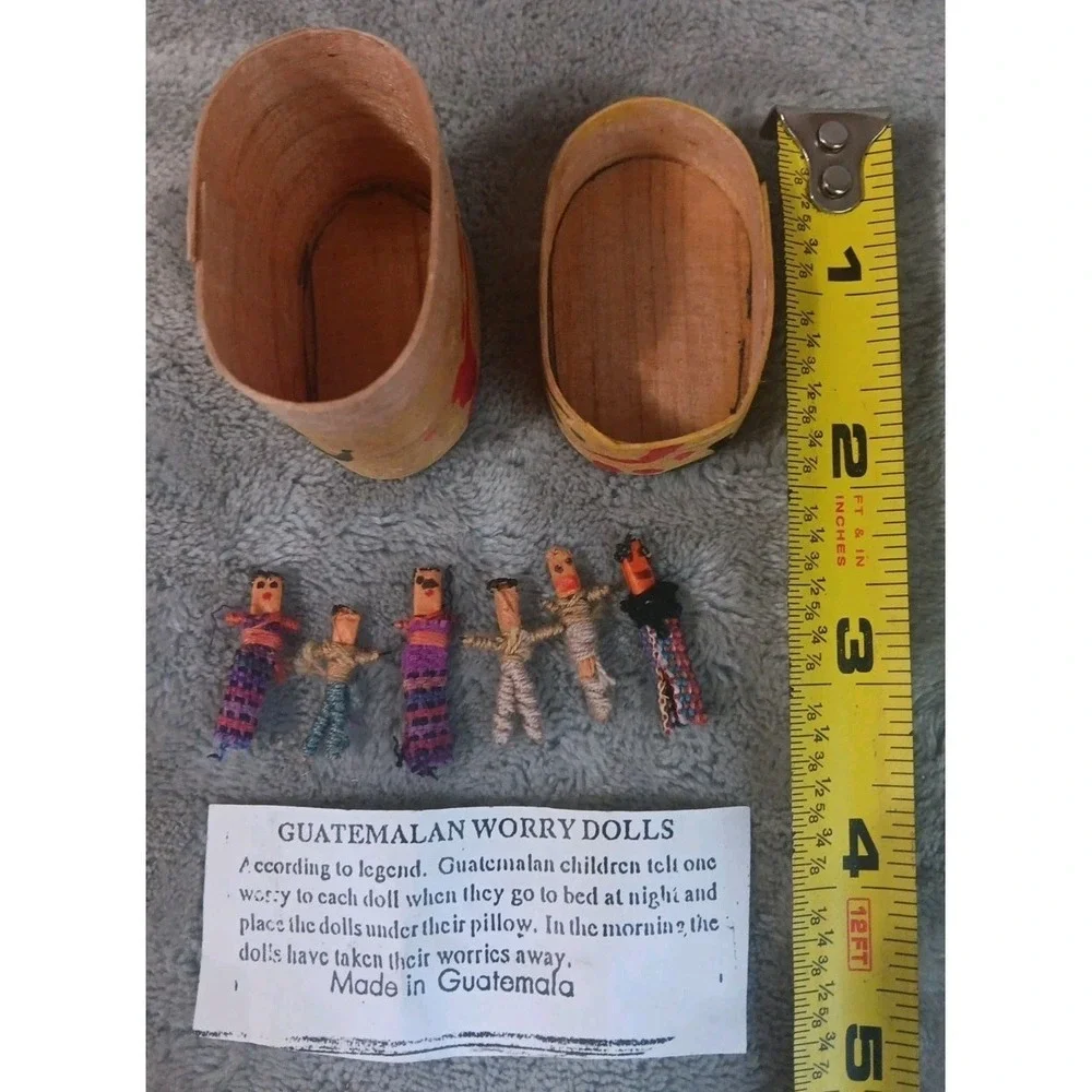 6 Vintage‎ Tiny Guatemalan Worry Dolls Handmade in Hànd Painted Wood Box